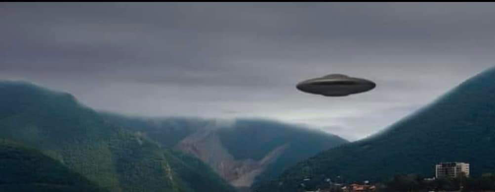 Gabriel García Márquez 1927-2014. "Los OVNI´s son Naves de Otros Planetas, pero cuyo Destino NO es la Tierra". ¿Qué opina usted sobre los ovnis? 
Mi opinión sobre los ovnis es de sentido común: creo que son naves procedentes de otros planetas, pero cuyo destino no es la Tierra.