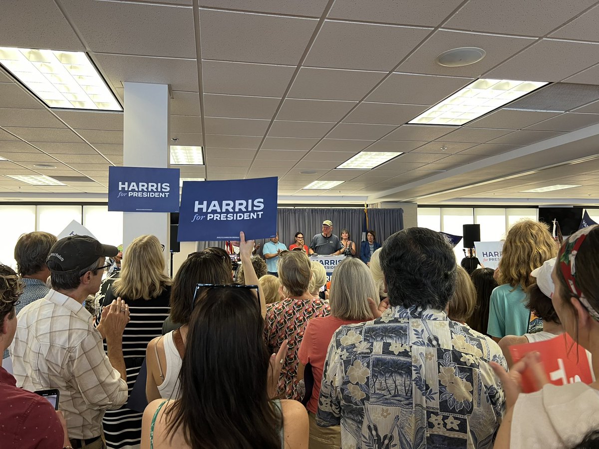 KamalaHarris's tweet image. Day One of our 100 Days Out Weekend of Action made it clear: This is a people-powered campaign.

I am grateful to those of you who knocked doors, made calls, donated, and even decorated your golf carts.