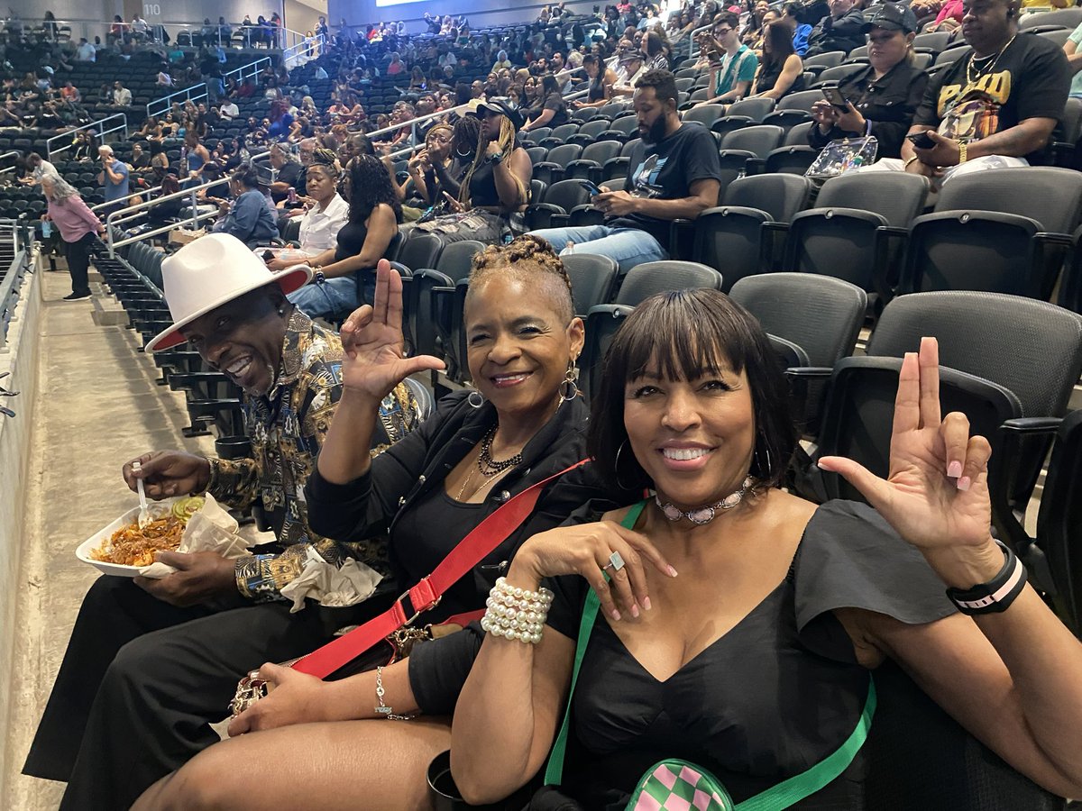 sherribphd's tweet photo. Concerts and connections! 🎤 ✨💜

Enjoying Janet Jackson and meeting an inspiring Tarleton mom, a military vet, whose daughter is a successful vet and Tarleton grad. What a small world! #TarletonStateUniversity #ConcertNights #Texansbleedpurple #animalsciencemajor https://t.co/2ruJvkWVu2