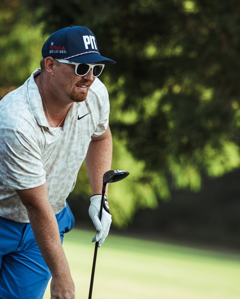 Eyeing another jacket. 👀

<a href="/LoganAConn/">Logan Conn</a> solo lead at -4 (66) after Day One.