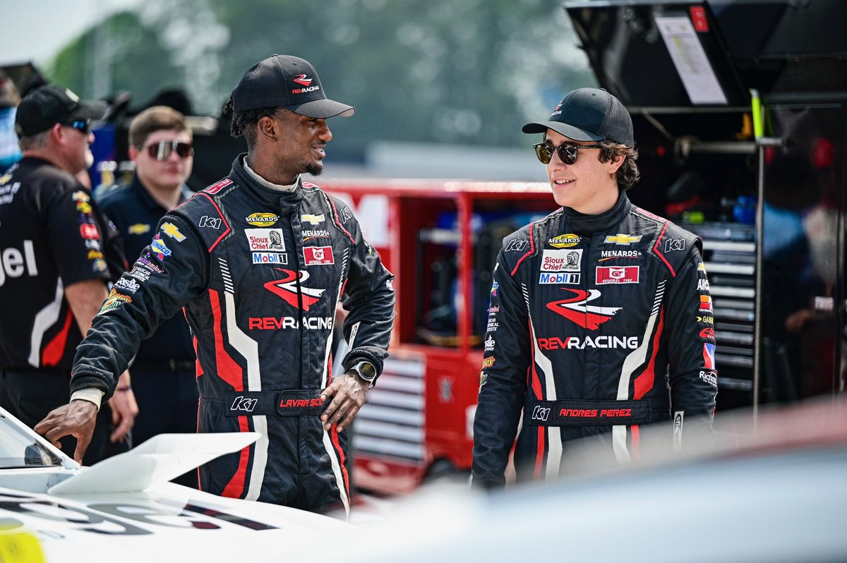 RevRacin's tweet photo. Checkered flag 🏁

@andresplg2 P.2
@LavarScott P.3 

Both rev entries now lead the field in the point standings 👏 https://t.co/lAZMO1q4jI