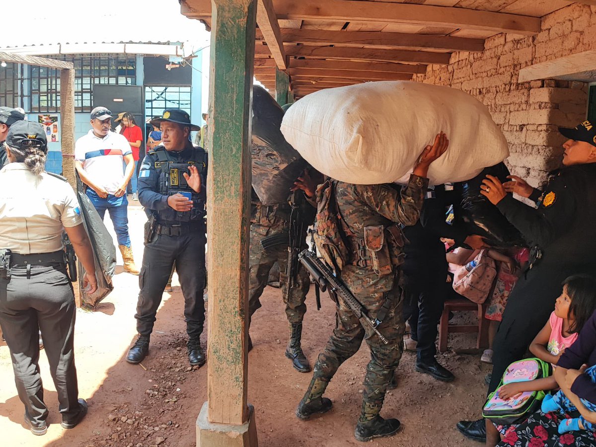 Gobierno de GUATEMALA, sus fuerzas armadas, la ACNUR-GUATE, así como organizaciones de la sociedad civil y pobladores, se movilizan para apoyar a mexicanos de AMATENANGO DE LA FRONTERA desplazados hacia ese país.