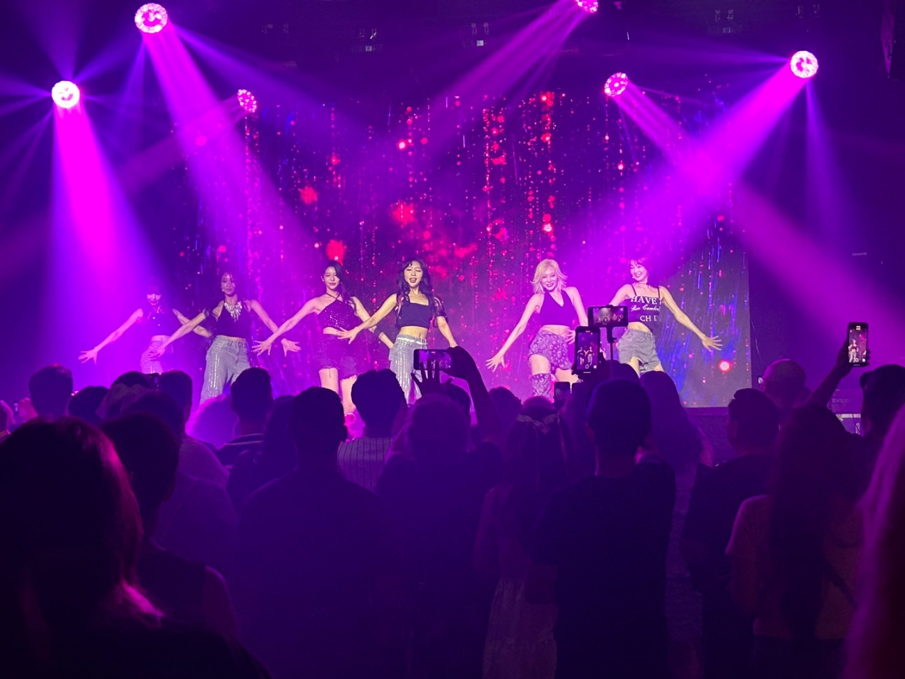 GTir2kNWgAAQW3T?format=jpg&name=large