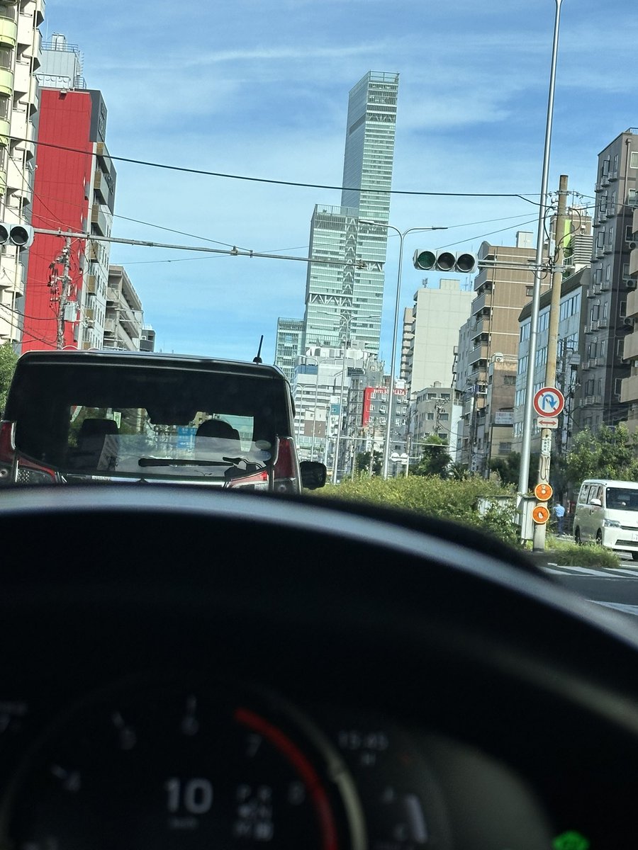 rocketobunny86's tweet photo. 突発、車引き取りで名古屋いって、大阪寄って遊んで帰って来た🔥

あ、LC買いました！

庶民の底辺なのでハイブリッド🔋

#mkbase #lc500h #時代はハイブリッド https://t.co/0M8ftJcvft