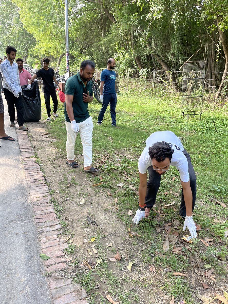 abvp_bhu's tweet image. #SundayForBHU
We&apos;re cleaning up our BHU campus every Sunday, fighting plastic waste and promoting a greener environment. Join us!
#SFD #BHU
#48thSunday
