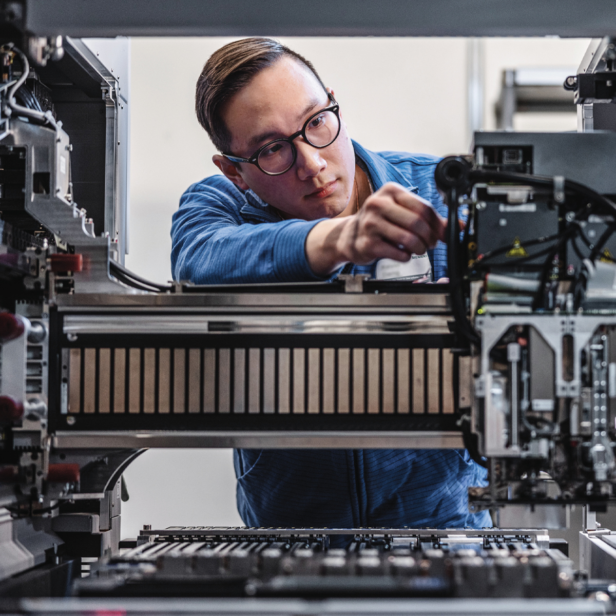 SilverPLM's tweet photo. 🤖 Stay ahead of other #machinebuilders with a service-first business model. 🤓 Learn how advanced analytics tools boost your aftermarket services in this 📖 #ebook. https://t.co/RxXrc8cKFJ https://t.co/tNZK1arDnw