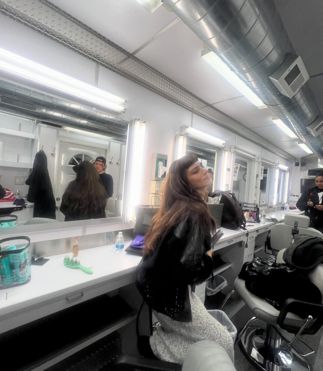 pullmanupdates's tweet image. 📸 Lewis Pullman and Emanuela Postacchini behind the scenes of Riff Raff last year (via emanuelapostacchini on IG).