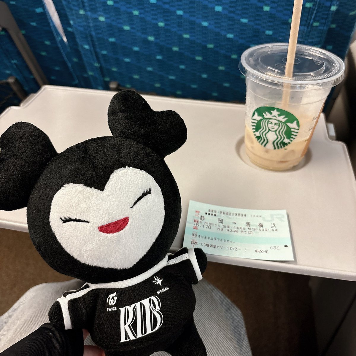 今向かってるから
まっててねーーーーーっ🩶！！！

なんか日帰りなのにめちゃ荷物多い
肩ちぎれる🫠笑