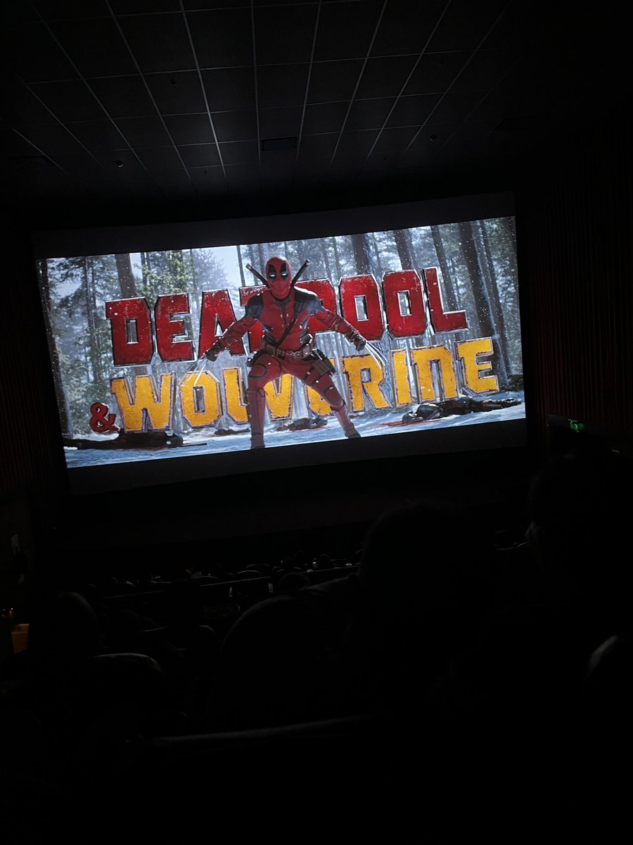 cleo_inklove's tweet photo. Premier de Deadpool https://t.co/704BJkjqVf
