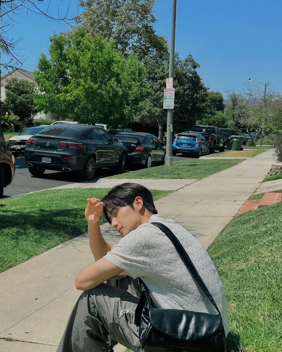 This bag, designed by the talented Lucie and Luke Meier, effortlessly combines style and functionality. Its sleek and minimalist design perfectly complements any outfit, making it a versatile addition to my wardrobe.