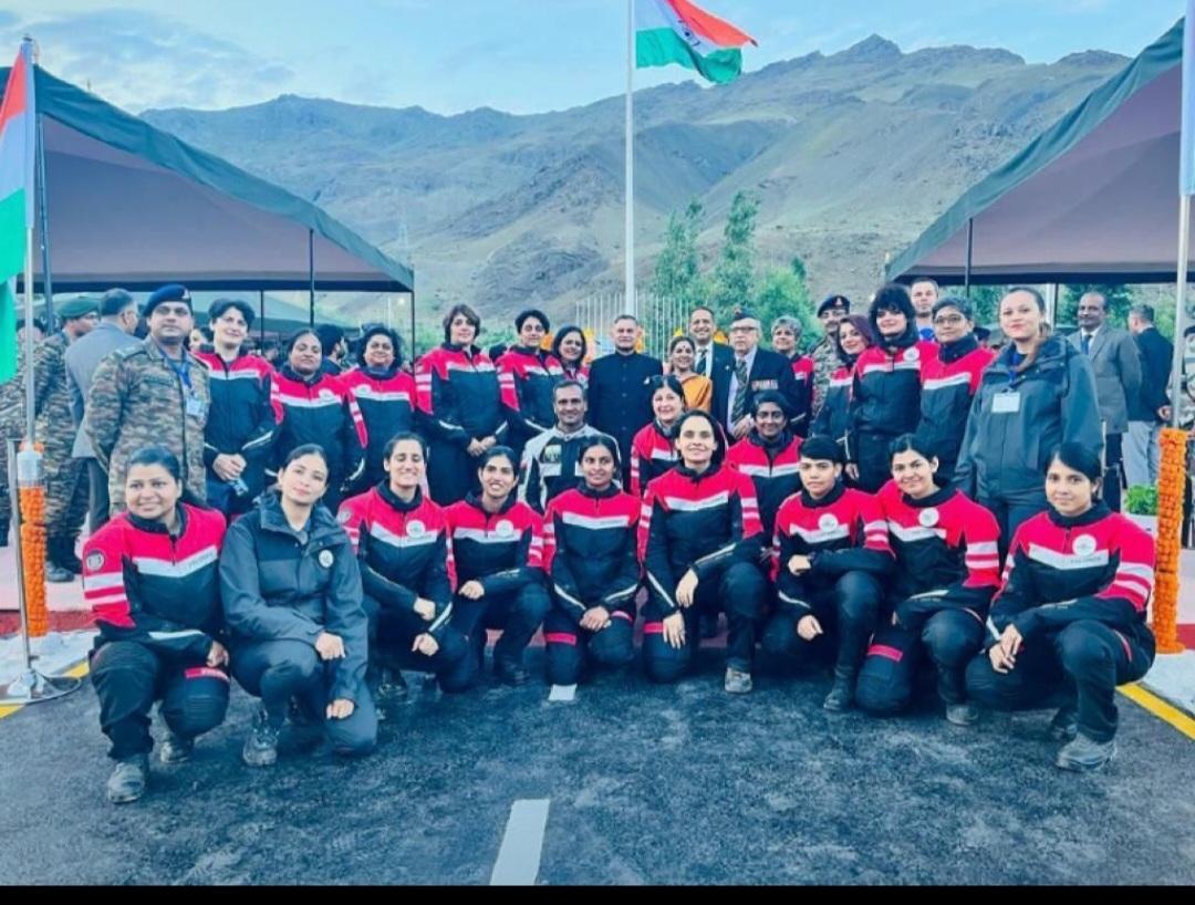 #kvd2024 25 Daughters  of Kargil Martyrs drove 1,000 Kms on Motorcycles to pay homage to their Brave Dads today on "Kargil Diwas" 2024. Salute Indias great daughters and Fauji Brats. Proud of them and the sacrifices of their fathers.