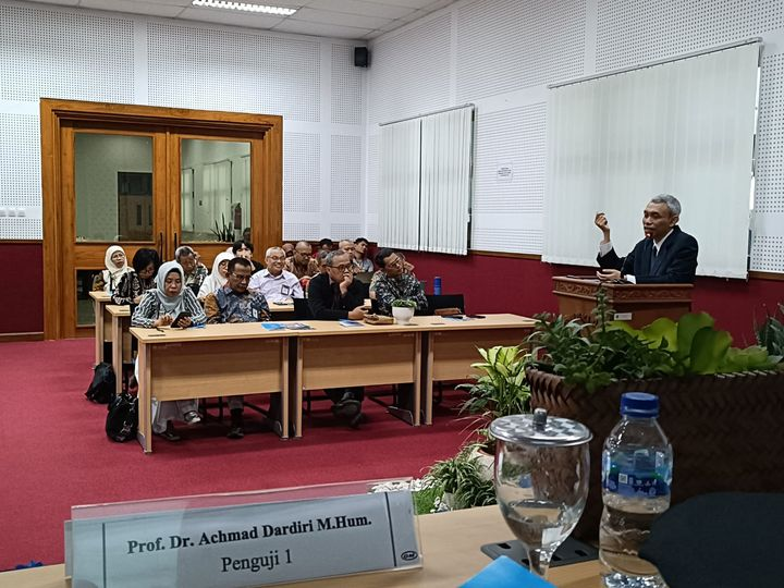 mtamim's tweet photo. Mimbar panas ini menjadi saksi titik kulminasi menunaikan satu amanah. Byk pihak yang ikut menopang dengan dengan segala jerih payah masing2, terutama para guru yg di pundak merekalah sy dpt melihat dunia dr perspektif baru yang lebih jernih. Terimakasih tak terhingga untuk semua https://t.co/vRYxJbx4aO