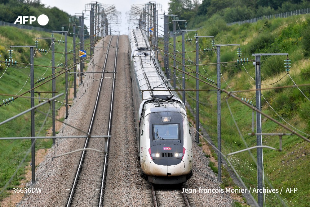 🚆Sabotages : la SNCF annonce que les travaux de réparation des lignes à grande vitesse après une série d'actes de sabotage sont "totalement terminés" et qu'"il n'y aura plus aucune perturbation" pour les voyageurs "dès lundi matin" #AFP