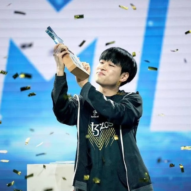 THE GOAT CELEBRATES HIS BIRTHDAY 💛

생일 축하해 Maruuuu 🥳🎉