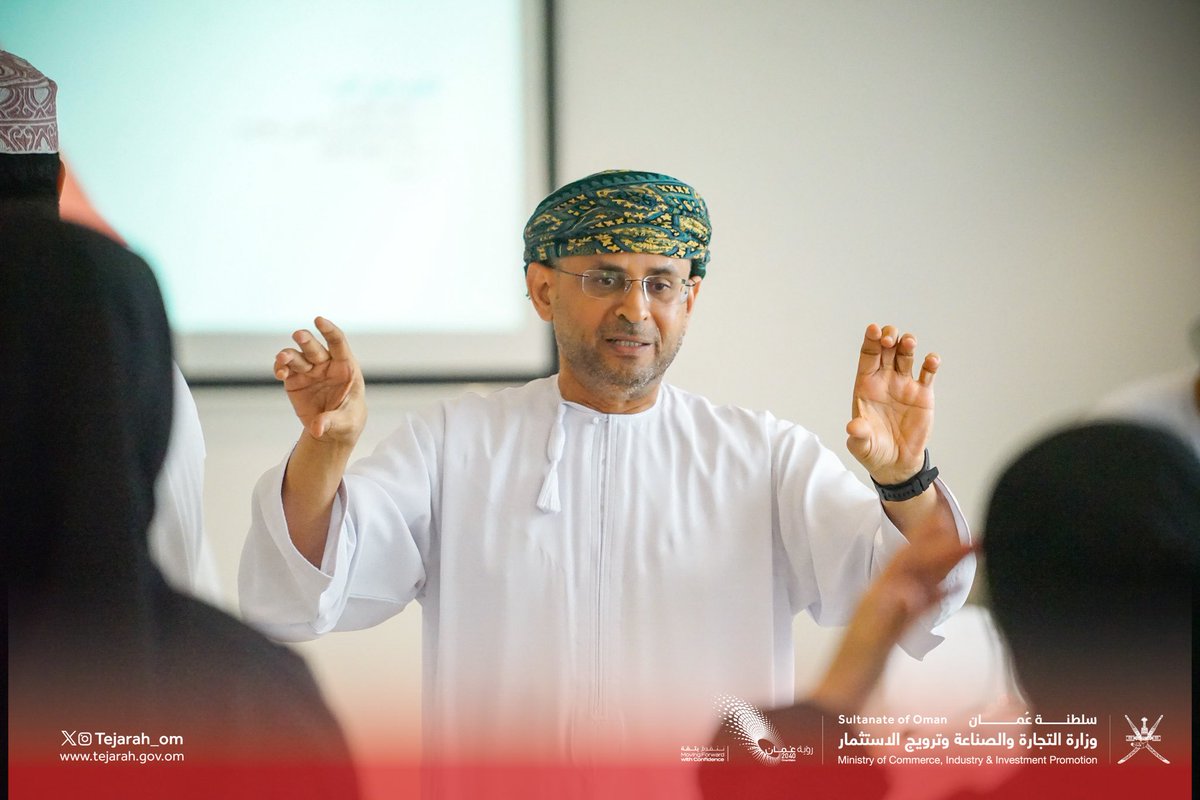 Tejarah_om's tweet photo. ✨بهدف تعزيز ثقافة بيئة العمل المؤسسي. 

نظمت الوزارة برنامجًا تدريبيًا في #محافظة_ظفار بمشاركة مجموعة من موظفيها، تم التركيز على أهمية بناء بيئة عمل إيجابية تدعم التعاون وتحقق التوازن بين الحياة العملية والشخصية. 

#بيئة_أعمال_مستدامة https://t.co/KUdf1da9fb