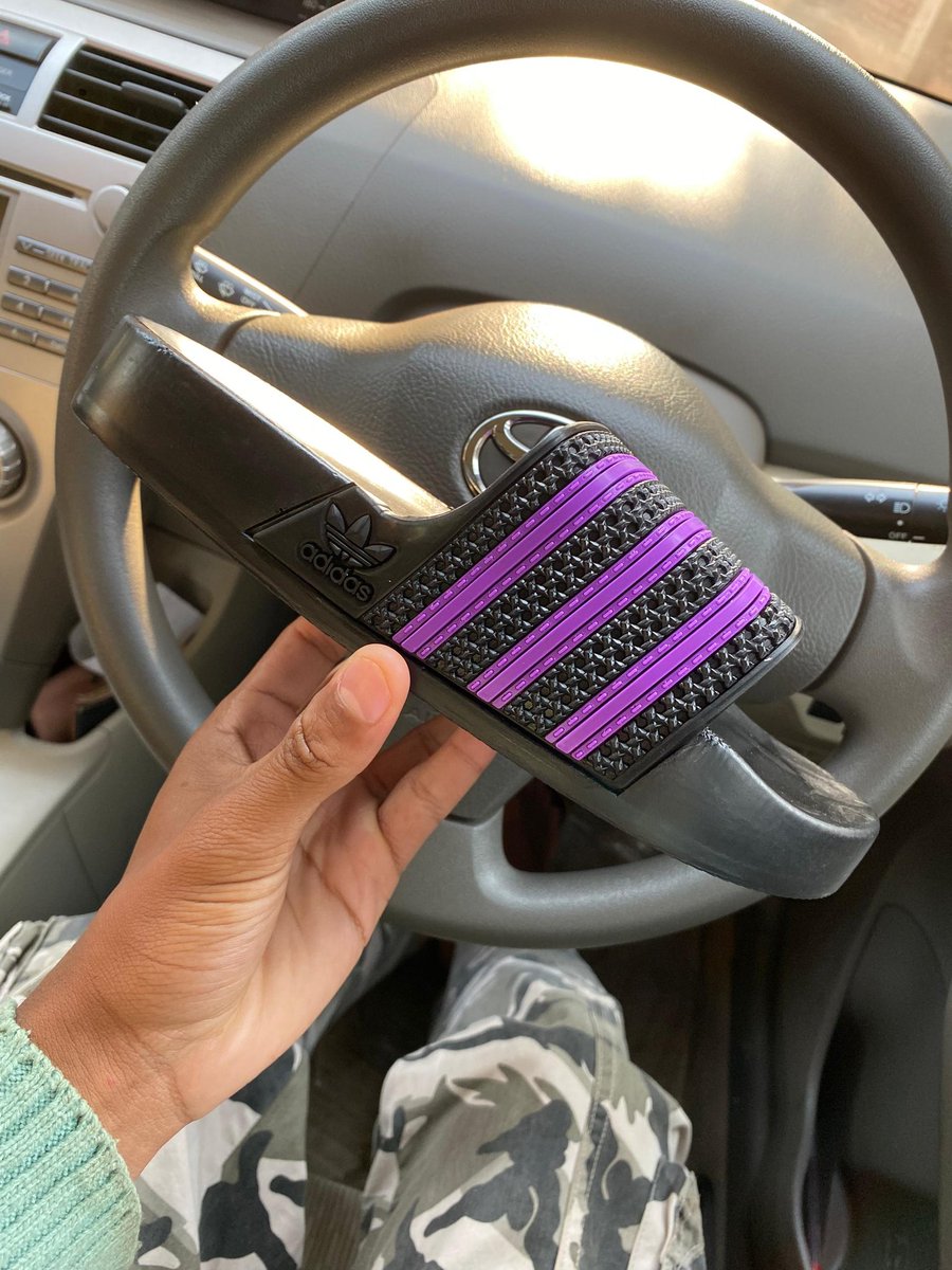 AlipoAndrewsII's tweet photo. Slides available for sale. Different colours. Delivering Nationwide.🔌✅

Sizes from 40 to 45. 
K25,000 only. https://t.co/u1mlwasBmk