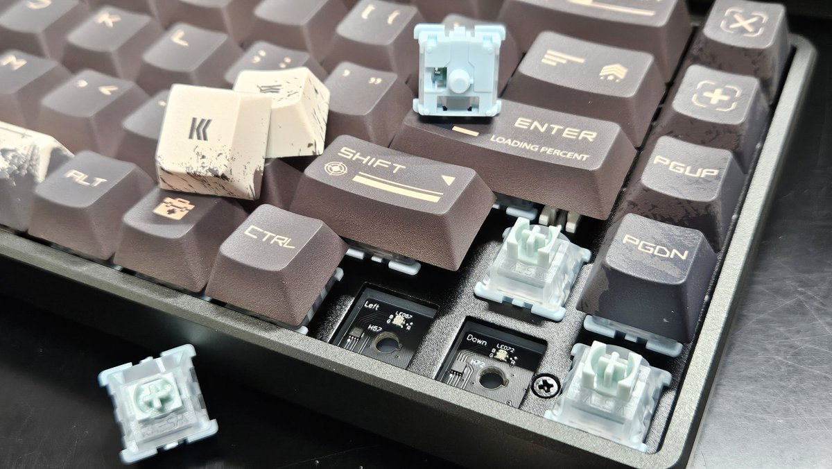 新商品展示中】 片手で持てちゃうコンパクトな65%サイズ、SEA JADE