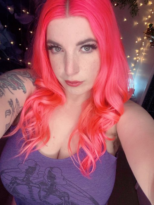 i thought of a good caption for this but then forgot it 😅  anyways i am online @ https://t.co/4zO1LrgpDC