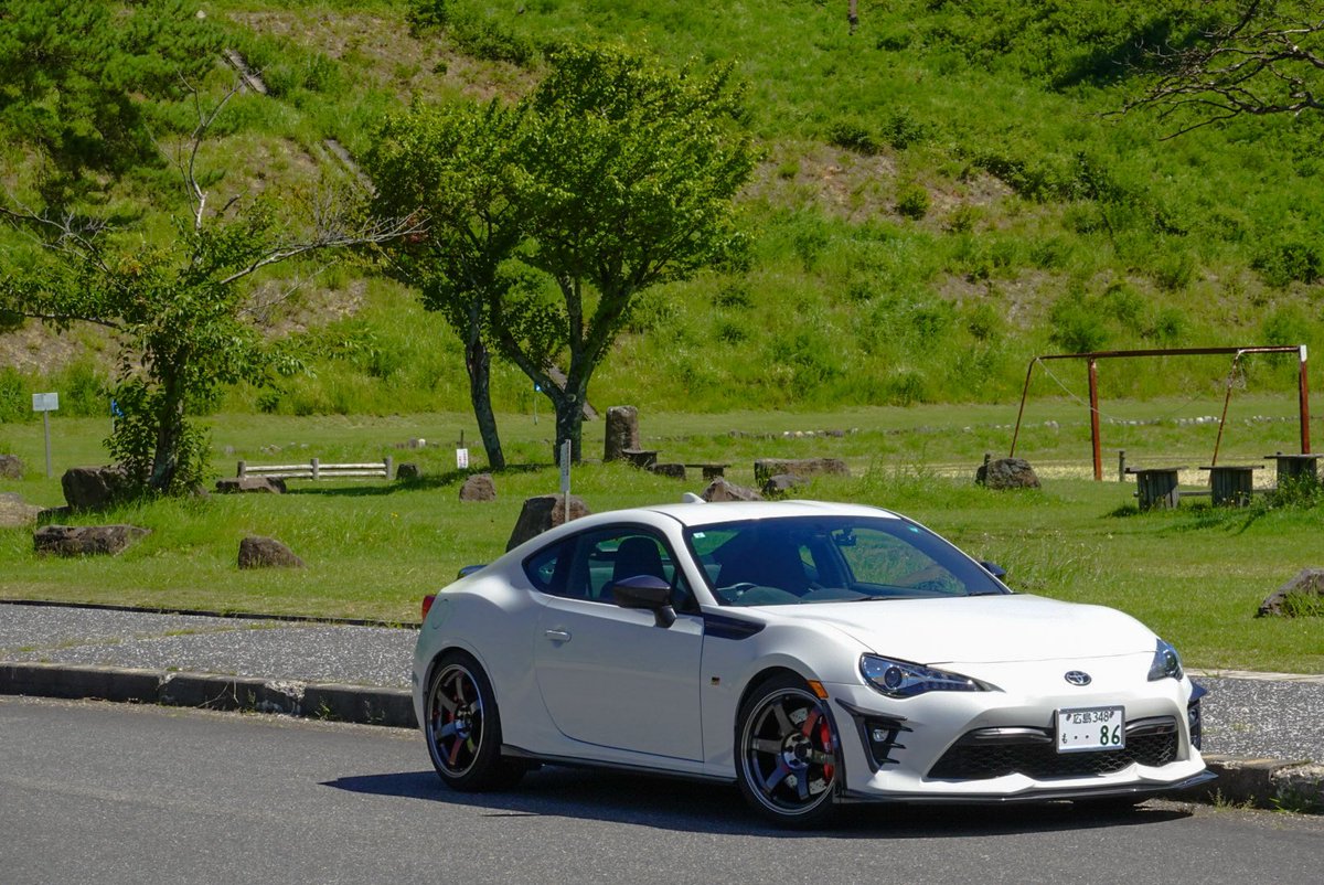 shinji1001photo's tweet photo. 1年ぶりの山⛰️
街は暑い🥵が山は涼しかった⛰️
TOYOTA86 × te37sagasl × 深入山
#86GR #TOYOTA86 #zn6 #86乗りと繋がりたい⠀
#rays #rayswheels #レイズ #volkracing⠀
#te37sagasl #te37⠀ https://t.co/ikUfiekFwO