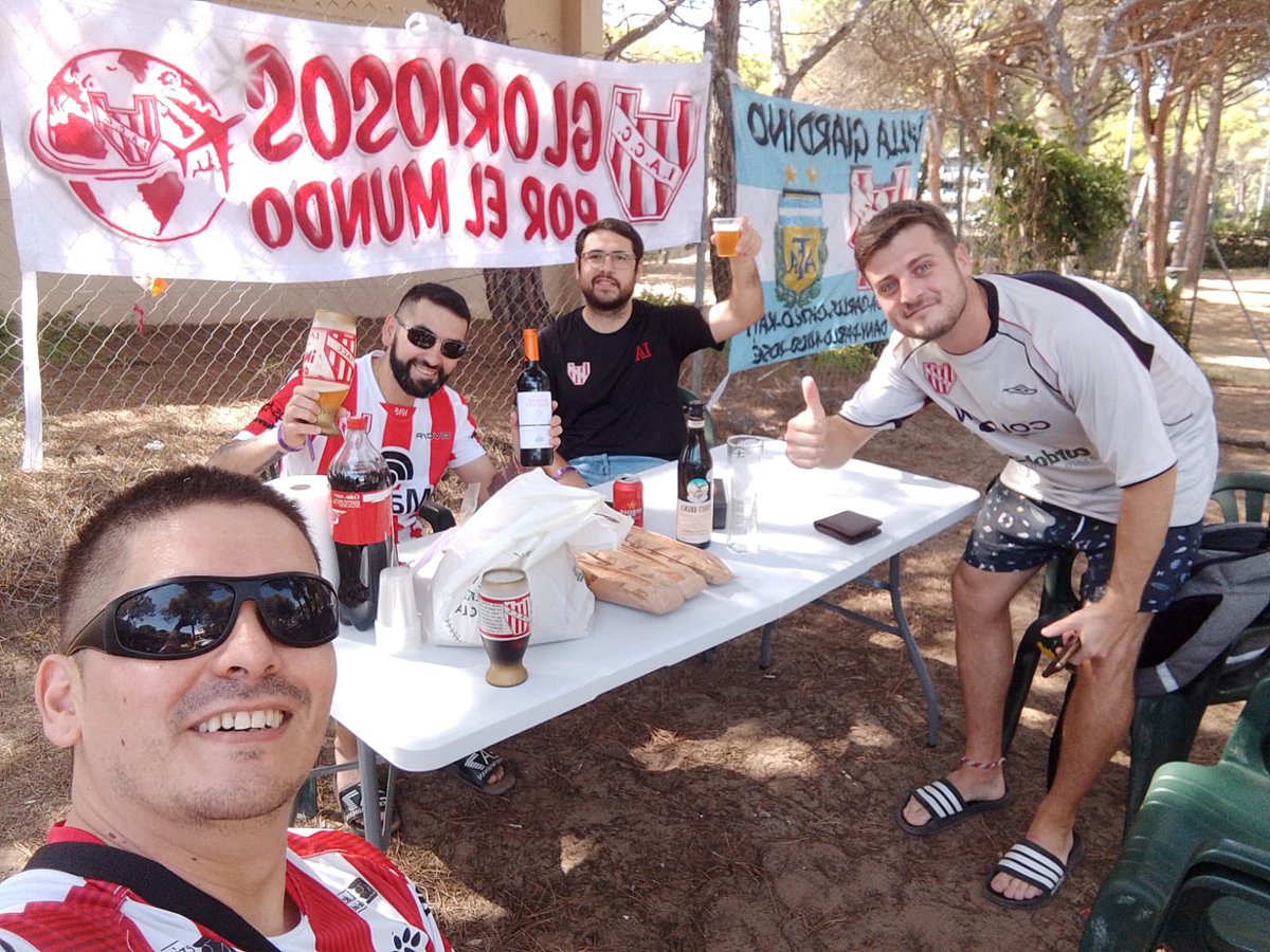 Muchas gracias a la banda de barcelona, hermosos momentos que no voy a olvidar!! Siempre
A
Tu lado, che <a href="/InstitutoACC/">Instituto ACC</a>  mas pasa el tiempo, mas de la gloria somos, los <a href="/Gloriosos_Mundo/">Gloriosos Por El Mundo</a>