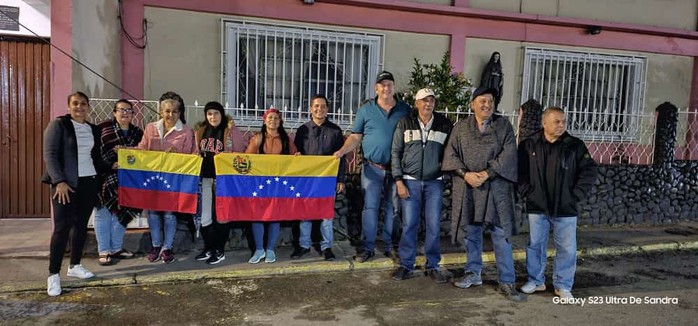 Desde el Colegio Santa Mariana de Jesús,  Pregonero,  Municipio uribante estan a esta hora haciendo la cola.

#ReportaYVotaConVzla #NotiUnidad #ReporteUnidad #EleccionesVE2024
