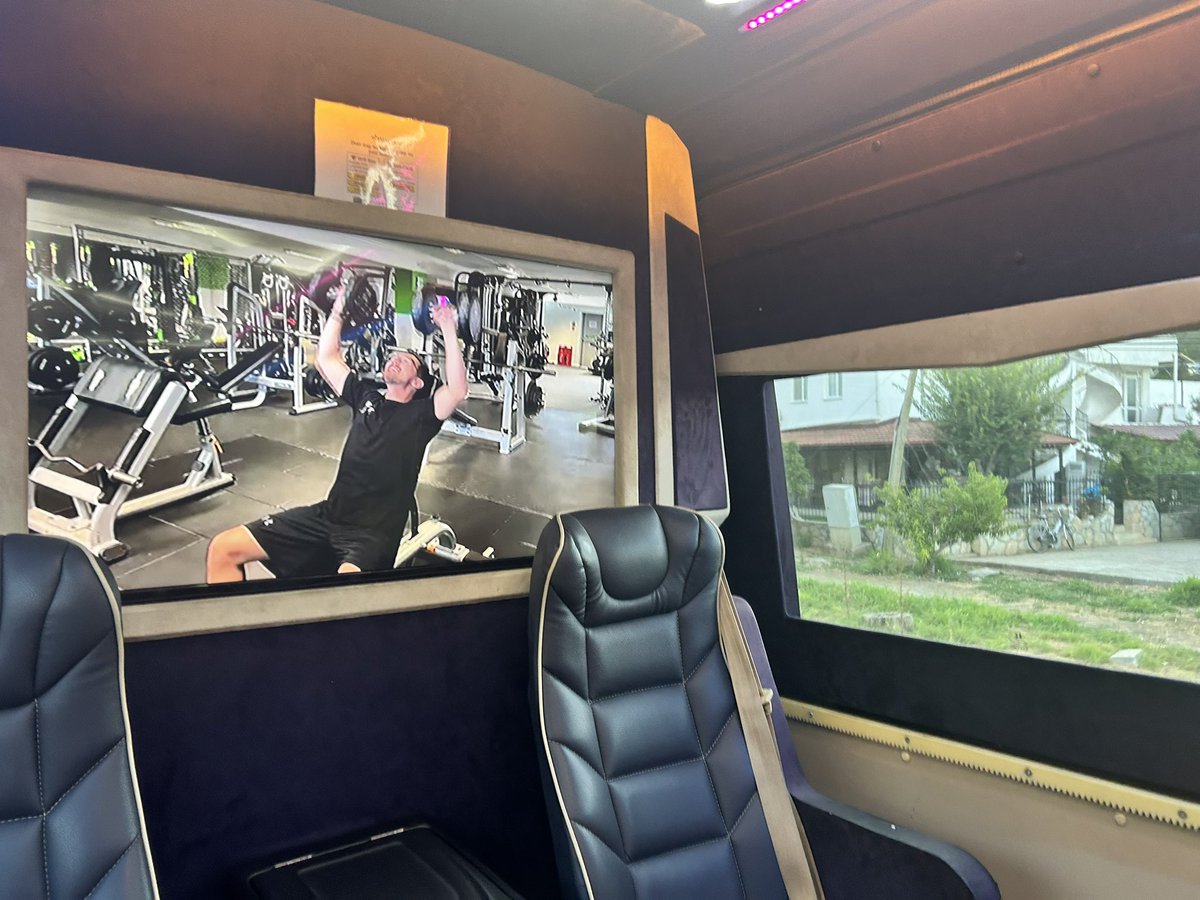 Andypandyfish's tweet photo. Flying through the Turkish 🇹🇷 countryside watching gym gains @Syndicate https://t.co/Z1FaiHjenT