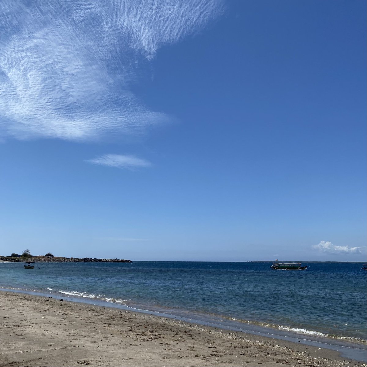 drivetrough's tweet photo. pantai di samping site😅 https://t.co/UPaNf7dYVi