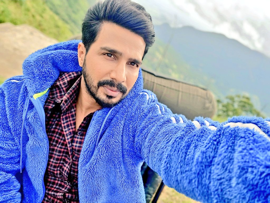 BaghiVishnu's tweet photo. Good Morning Team from #VV21 shooting spot, Kodaikanal - @TheVishnuVishal ❤️❤️❤️
#VishnuVishal #Vishnu #kollywood #tamilcinema #shooting #actor #kodaikanal #mamithabaiju #love #cinema #VVfansClub #VishnuVishalFans #VV @DuraiKv @BaghiVishnu https://t.co/48WlboTDfM