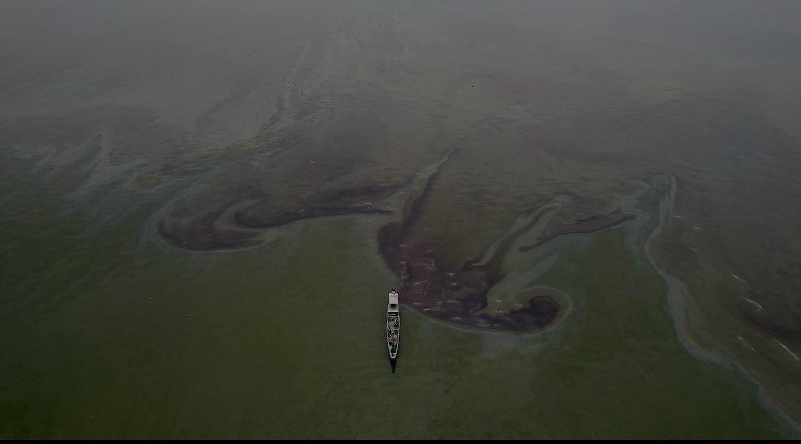alvinelchico's tweet photo. GREENPEACE: We demand that President Marcos hold the fossil fuel industry accountable &amp; make them pay for damages to ecosystems, community livelihood and health. Oil from capsized tanker MT Terranova has reached approximately 4 kms. from the municipal waters of Hagonoy, Bulacan https://t.co/I0LzHgkFuZ