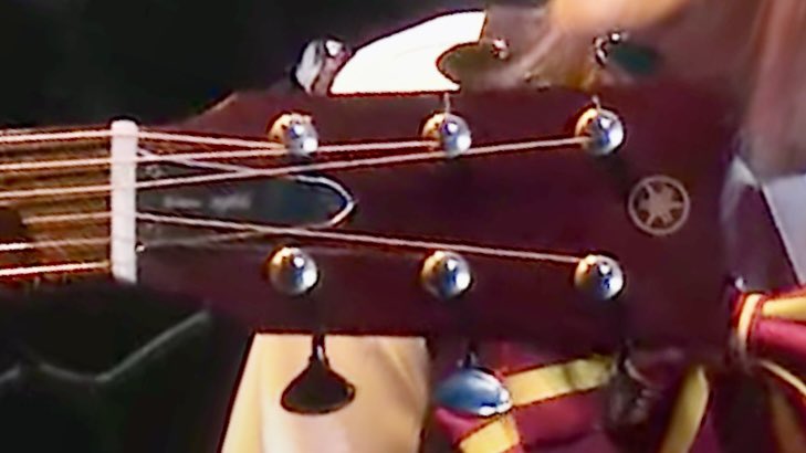 舞台ささ恋で使われてるギターは エレギー：Tokai Silver Star アコギ 
