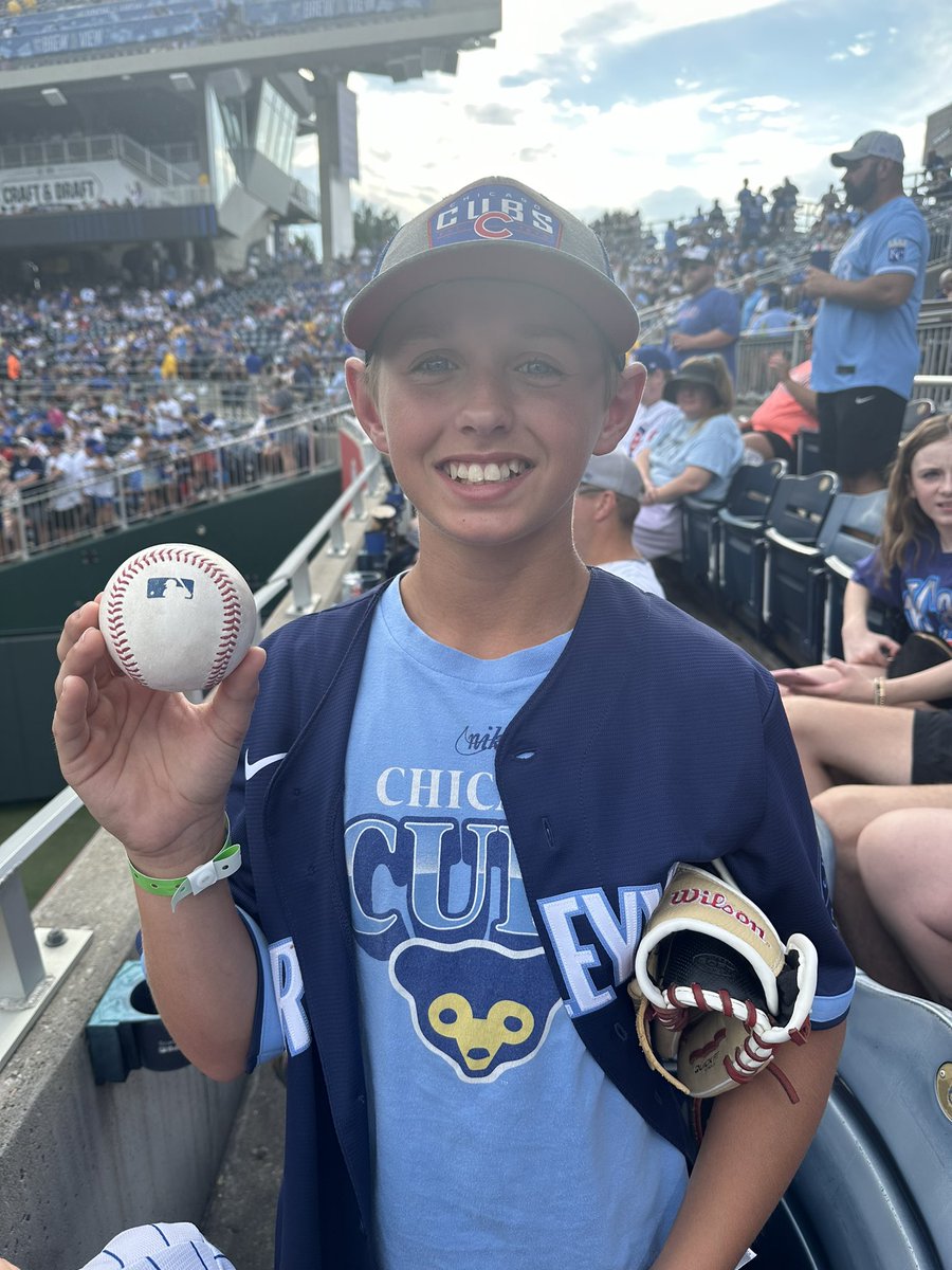 cheddah4's tweet photo. Hey @Cubs  tell Shota Imanaga thank you.  He threw his warm up ball to his biggest fan. Always a cubs fan!!! Great game Shota!!! #gocubsgo https://t.co/uIWf4gVI1K