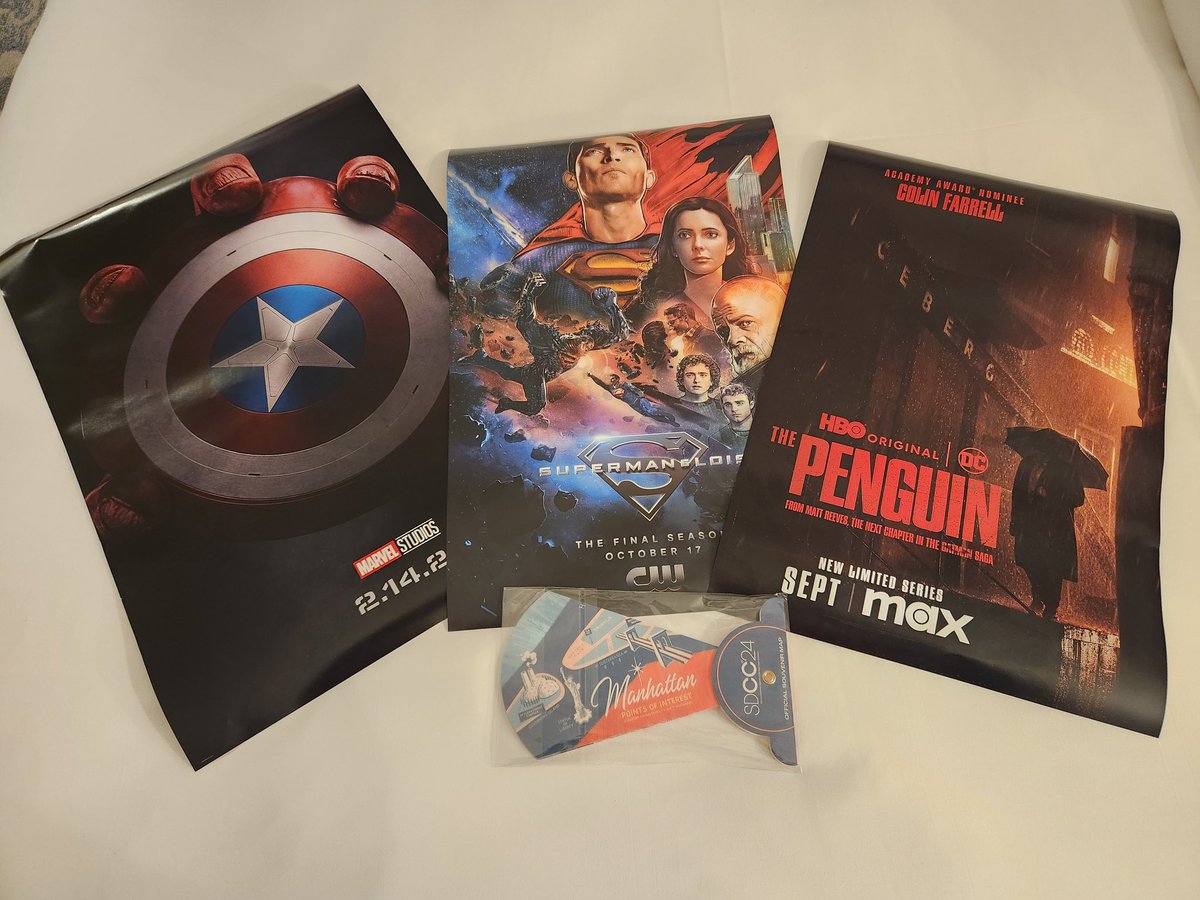 mlrusso513's tweet photo. Survived Saturday @HallHLine for the @MarvelStudios panel and all I got was a paper fan. Where's my hat @KevinfeigeMCU https://t.co/rxCsFGd1KL