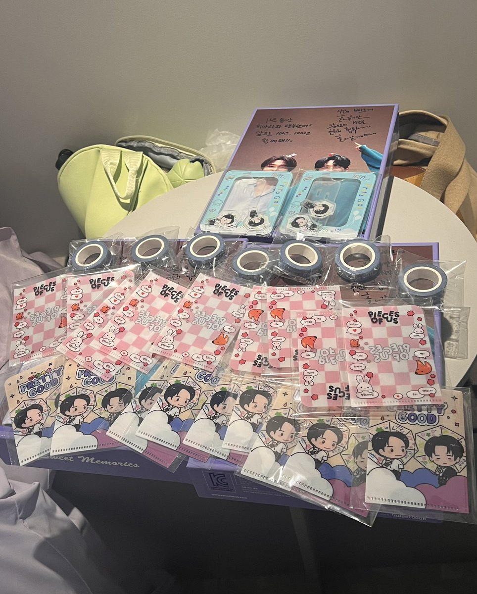 Virsiku17's tweet photo. 카페 너무 이쁘게 꾸몄어요~ 이틀동안 재밌게 놀았어요^^😘
세븐너스 데뷔 1주년 축하해요!💕
@finfimuu @BetaJin @HeeXin1010 

#PIECES_OF_US
#HAPPY_SEVENUS_DAY
#세븐어스의_마지막조각_희아라 https://t.co/Mdiuk8U7iN