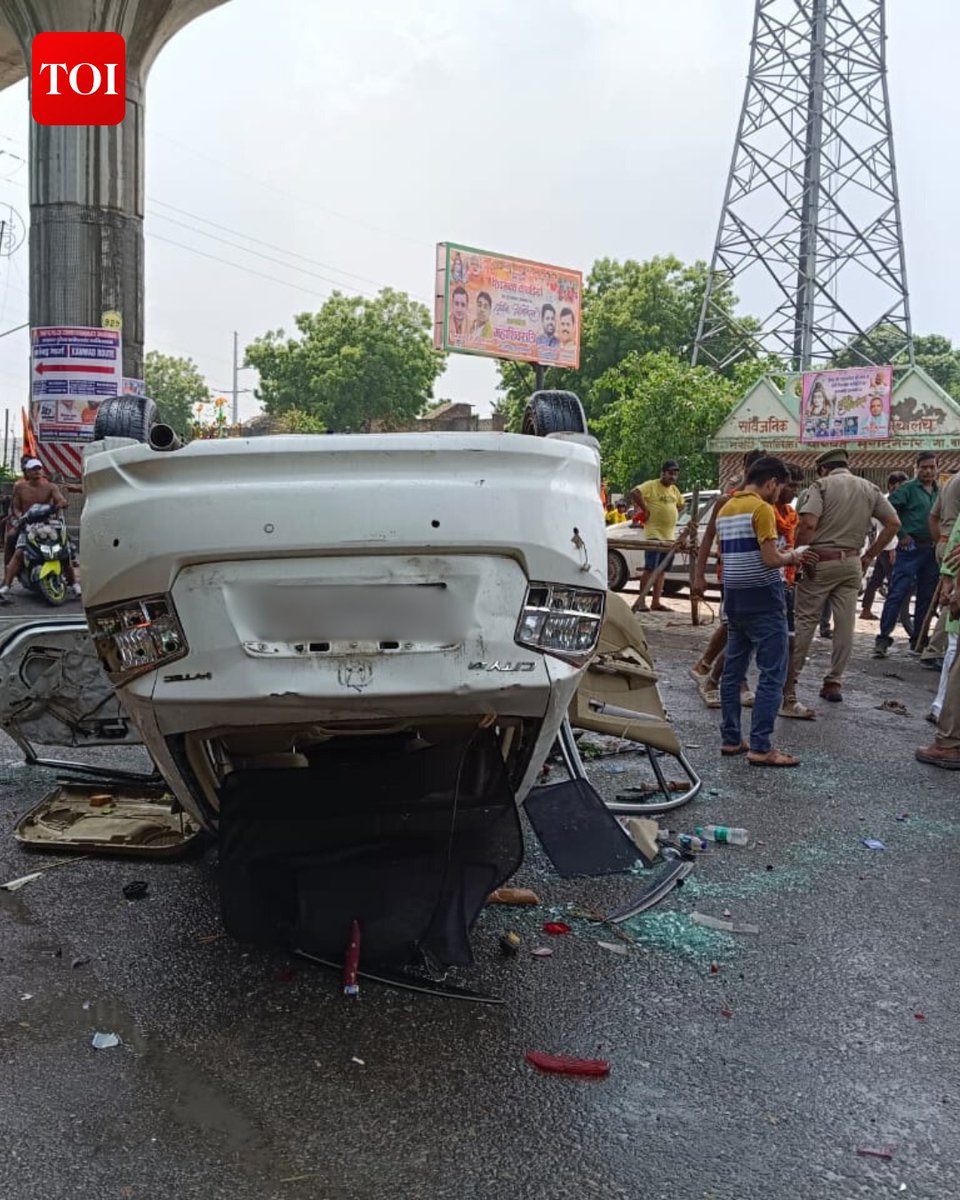 timesofindia's tweet image. An accident led to an episode of vandalism during the #KanwarYatra in #UttarPradesh's #Muradnagar after a #HondaCity grazed a pilgrim.   

More details toi.in/796acY