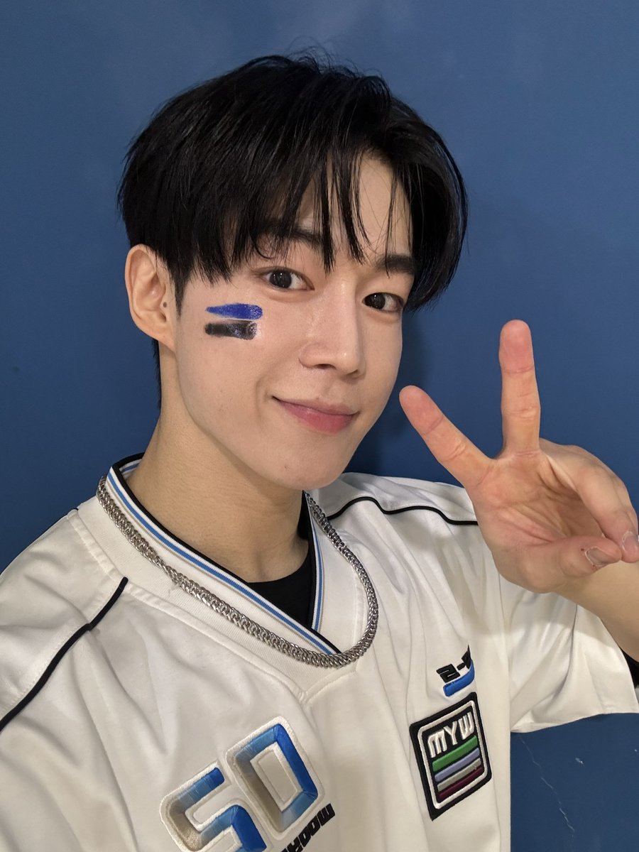 xleexekdnjs's tweet photo. 24/7💙 https://t.co/mEwxnzhwnd