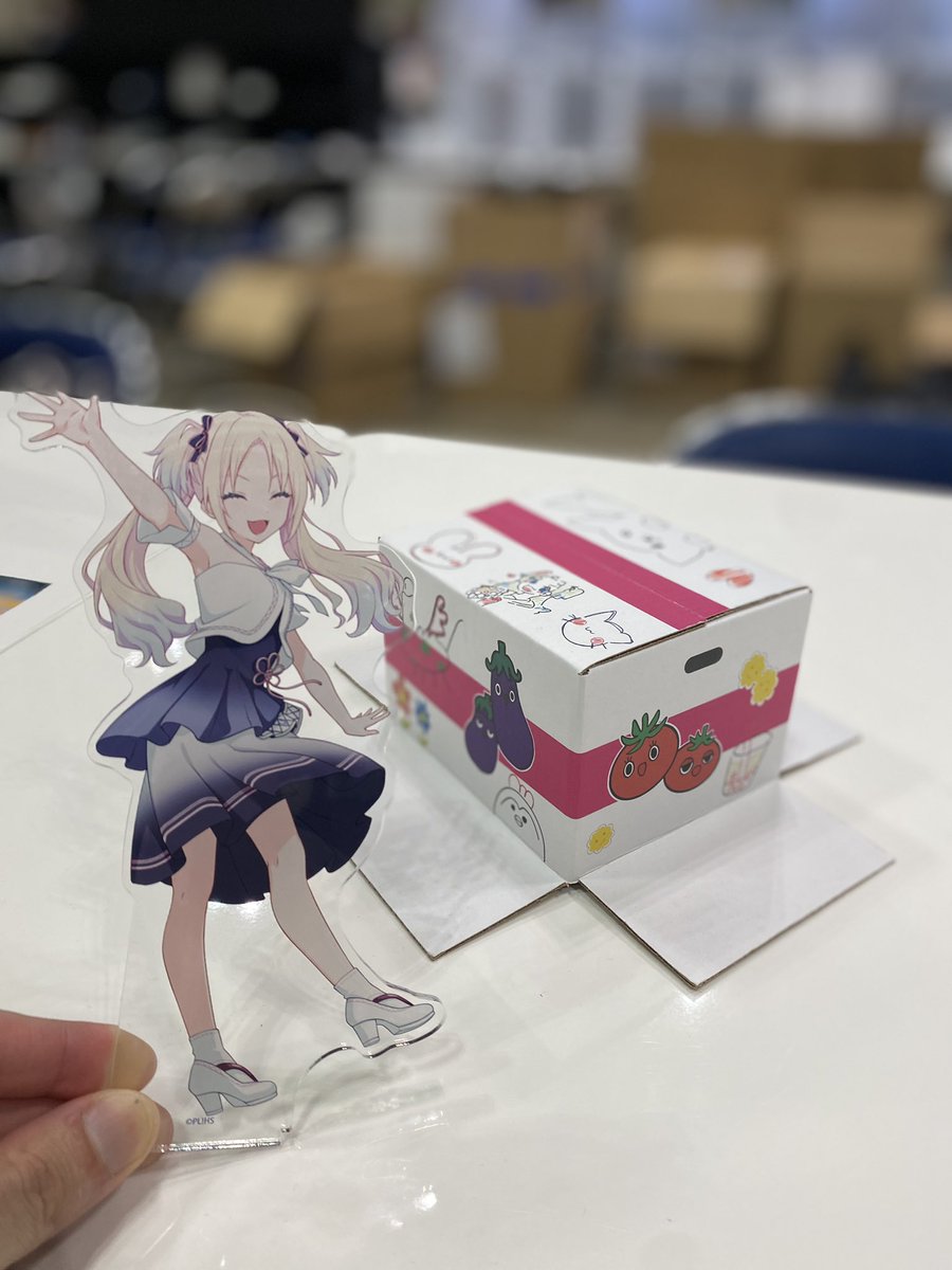 るりちゃん…大沢瑠璃乃の段ボール箱だよ… ビッグなるりちゃんには少し