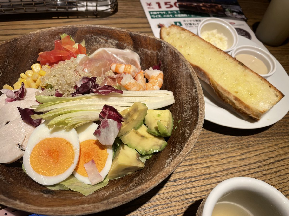 tree_of_music's tweet photo. 仕事終わり。上手く吹けました✨ランチ食べて帰ります。
#コットンクラブ #サラダランチ #フルート https://t.co/RaoA77Ix1G