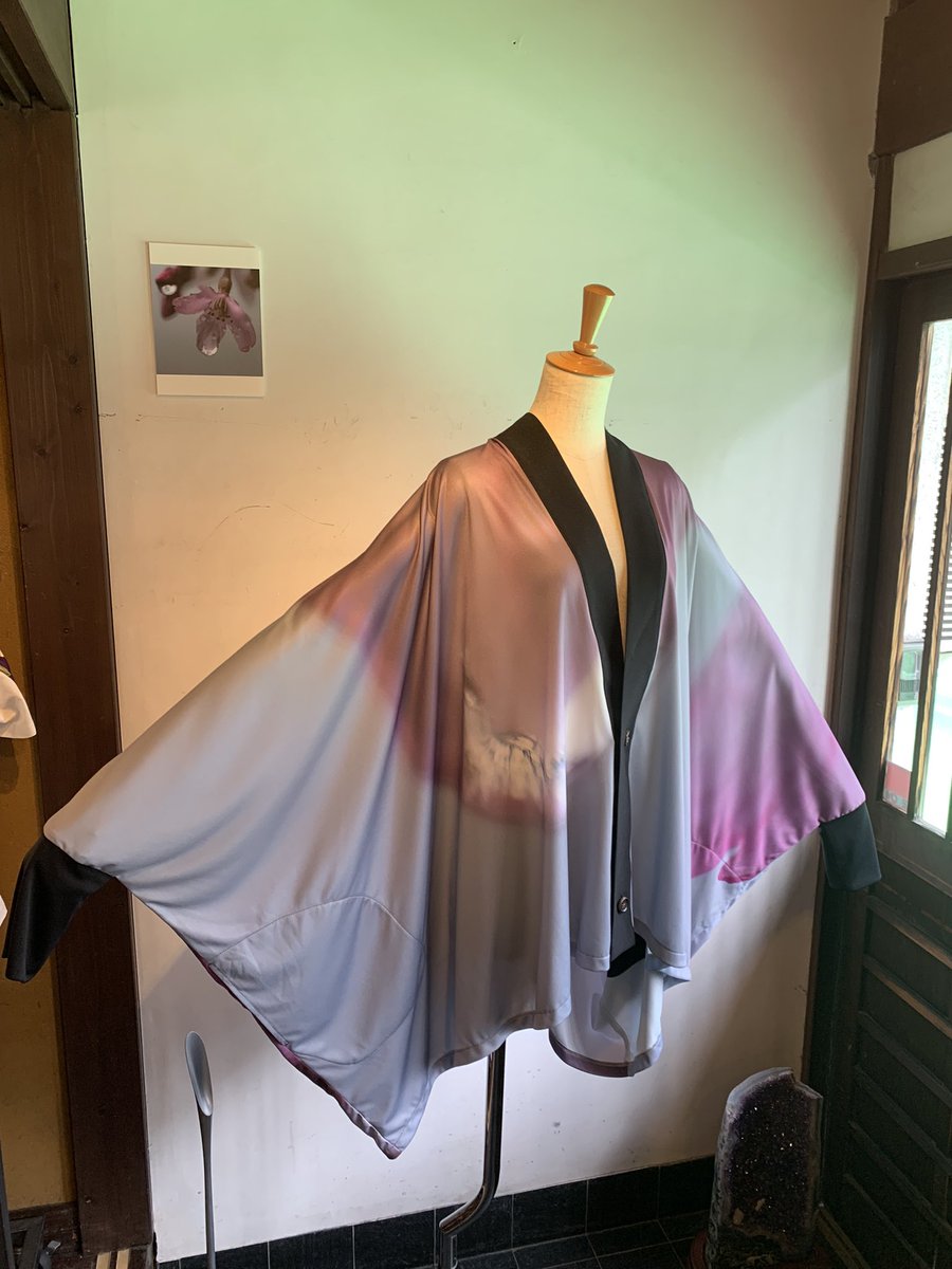 sae_yaeryu's tweet photo. 昨日アトリエ行って見てきた写真展コラボのお洋服も素敵よ。写真OK、拡散OKとのことなので、1番好きなのを。
イベント参加今からもできると思うので、お近くの方はぜひー。
#TKatelierHOUSE
#いぶくろ聖志
#TKstyle 24-錦秋-玉響 https://t.co/aq3DSlHUwR