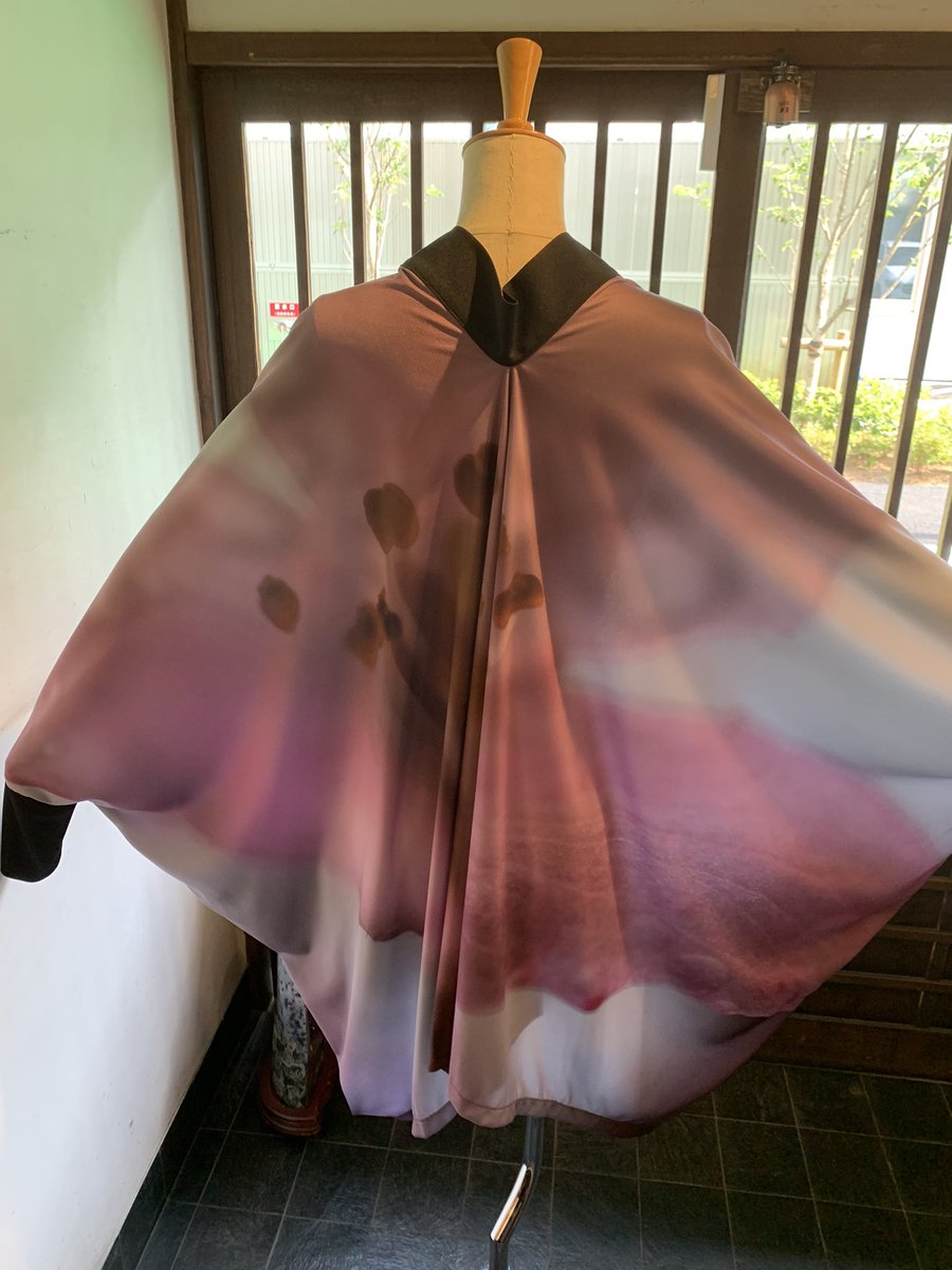 sae_yaeryu's tweet photo. 昨日アトリエ行って見てきた写真展コラボのお洋服も素敵よ。写真OK、拡散OKとのことなので、1番好きなのを。
イベント参加今からもできると思うので、お近くの方はぜひー。
#TKatelierHOUSE
#いぶくろ聖志
#TKstyle 24-錦秋-玉響 https://t.co/aq3DSlHUwR