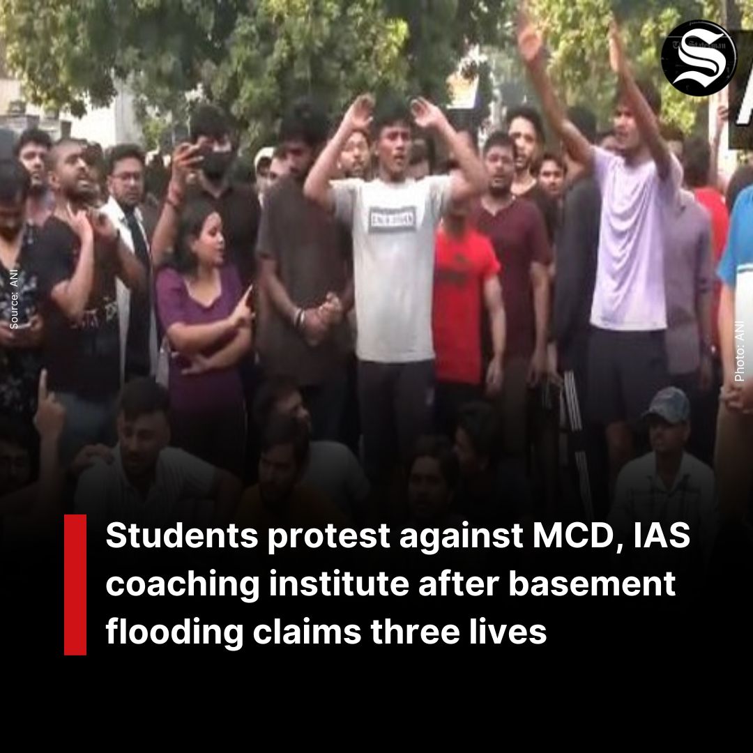 TheStatesmanLtd's tweet image. Students protest against MCD and management of IAS coaching institute in West Delhi's Old Rajender Nagar, where three students lost their lives after the basement was flooded with water.

#IAS #IASTraining #UPSC #Protest #Delhi #Floods #TheStatesman