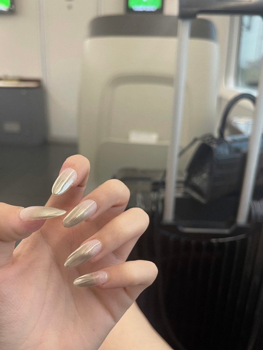 Places that cannot be reached are called distant places, and the world that cannot be returned is called hometown. But what I have always longed for is a place farther than far away.