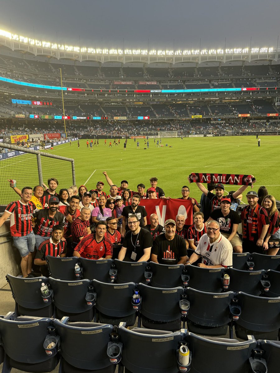 ACMilanNYC's tweet photo. “Start spreadin the news.. Milan beat City today.. milanisti were all a part of it, in ol New York!!!” GRAZIE A TUTTI - THANK YOU ALL FOR A GREAT DAY! Thanks @acmilan and @FBaresi - we love you! 🔴⚫️🗽 https://t.co/hs192SJiiK