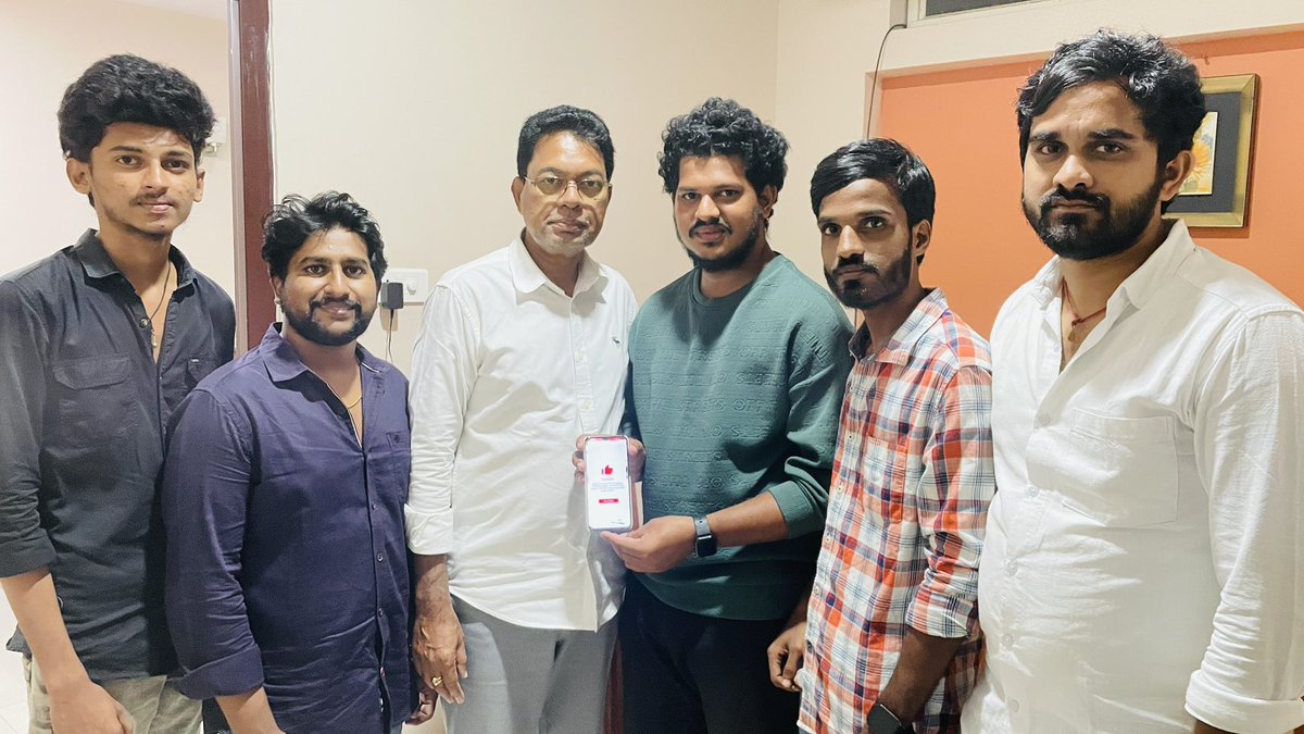 DevaVaraPrasaad's tweet image. AdminPost

అసెంబ్లీ సమావేశాల అనంతరం నియోజకవర్గం విచ్చేసిన తర్వాత జనసేన పార్టీ క్రియా శీలక సభ్యత్వం రెన్యువల్ చేయించుకున్న రాజోలు శాసనసభ్యులు శ్రీ దేవ వరప్రసాద్ గారు

#RazoleMLADeva #JSPMembershipDrive #JSPActiveMembership