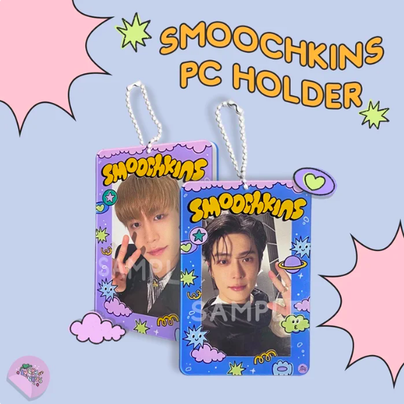 (WW ORDER) ☆ SMOOCHKINS Photocard Holder by Lucky Sprinkles 

• Materials 1,5MM UV-printed acrylic
• Fit 6x9cm PC with inner sleeve

Shop at lazy-apartment.shop or DM us for bulk orders (more than 10)! 💌 

#wwgo #wworder #kpopgo