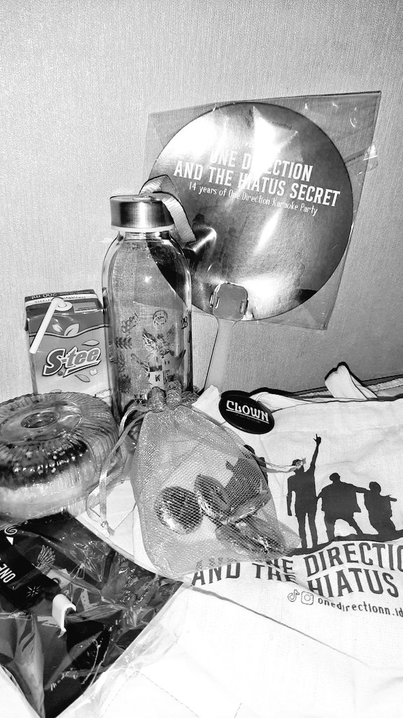 Nuttelazaynx's tweet image. Happy 14 thn Anniversary💢
Minimal reunian aja yaa gapapa loh, aku tdk bisa berharap kalian comeback xixi🤧💓
Love you Guys💘
#14YearsOfOneDirection #14YearsOf1D