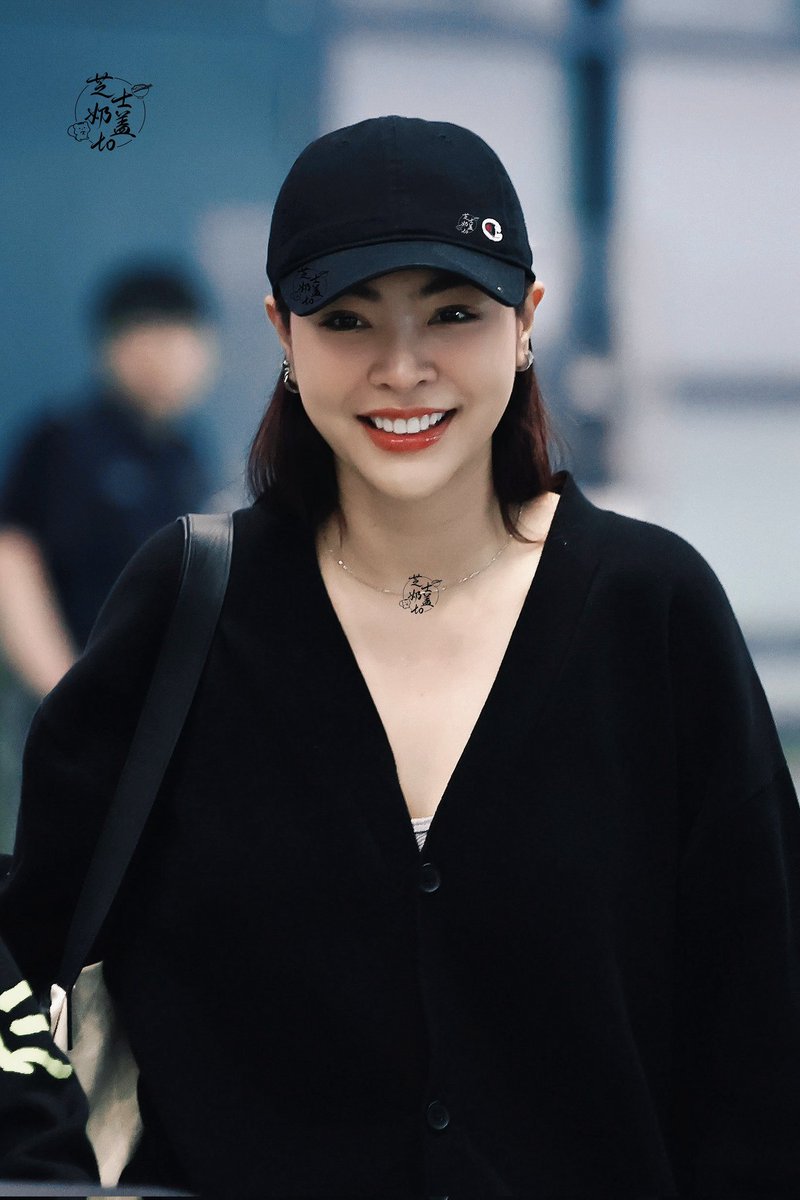 지금은 TopFaye , 앞으로도 TopFaye , 영원히 TopFaye 🫶🌻💛

Right now it’s TopFaye , It’s TopFaye from now on! , It’ll be TopFaye forever.🫶🌻💛

9STAR FILLED BLANK WITH LOVE
#FayeYokoInKorea
Cr.phrase : Girls' Generation💕