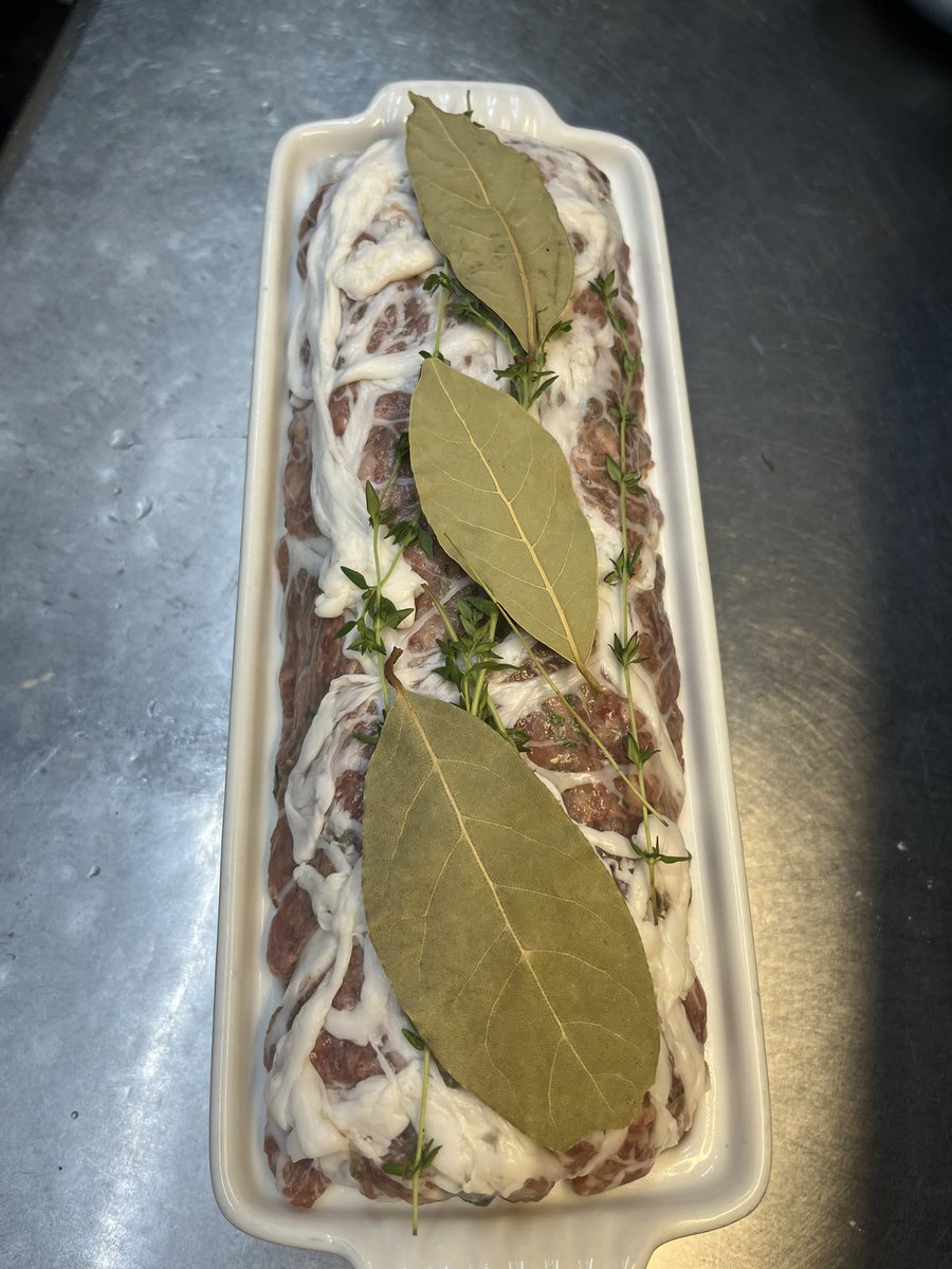 Crépinetteで包み込みました。これから低温調理していきます！