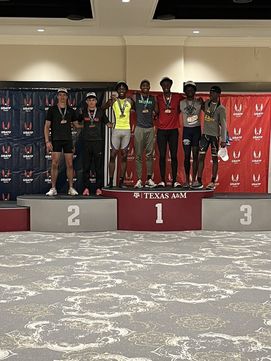 Keayari333's tweet photo. 46.15 all glory to God wanna thank my coach Dee for the best experience of my life he really help me to get my times down and everything https://t.co/Dk1VKJtfn0