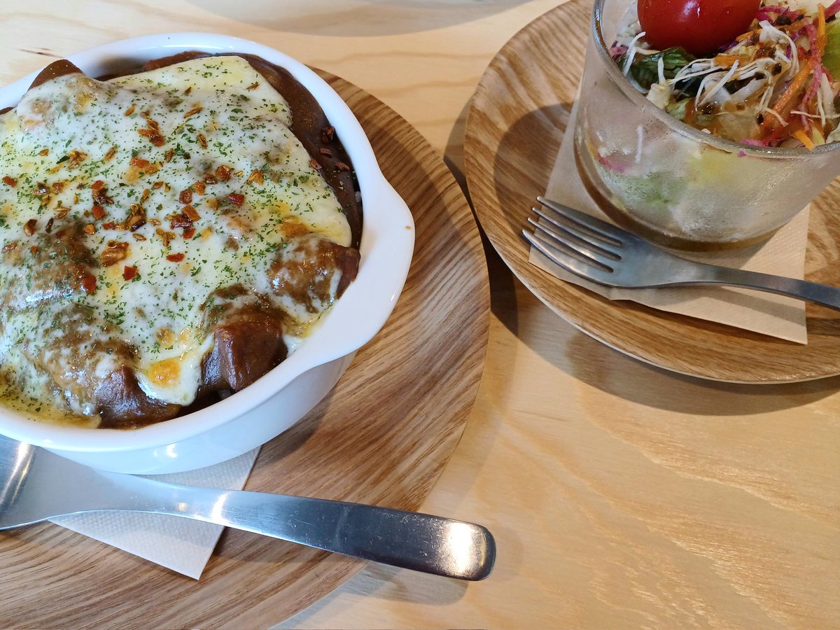 kenji_lovesong's tweet photo. 北上市にある多機能事業所 ito さんの営む ito cafe にうかがいました。
ランチに焼きカレーをいただき、食後はコーヒーとくまもなかサンデーを！
ito さんでは、cafeのほかに焙煎所、さき織り工房をお持ちで、コーヒーパックやさき織りコースターもお求めになれます。

#多機能事業所itoさん
#itocafe https://t.co/P4kgciOokH