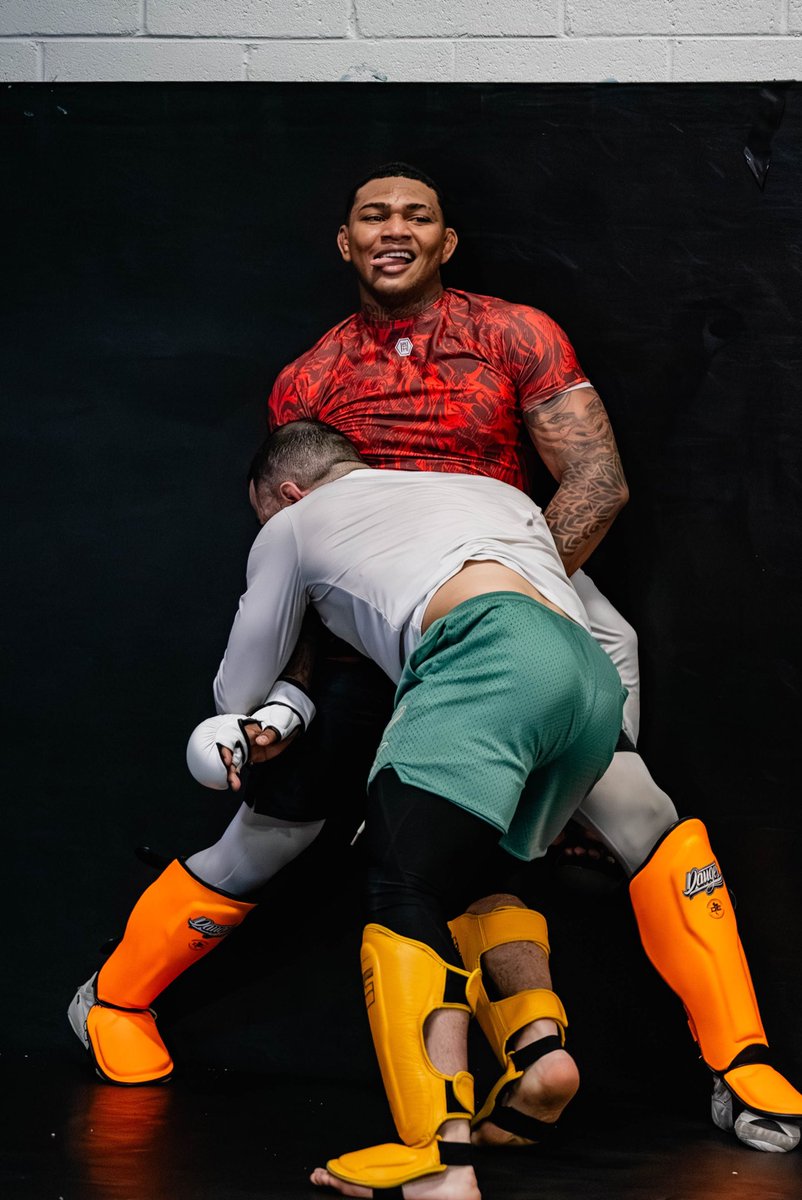 Respeta el flow <a href="/Leon_edwardsmma/">Leon 'Rocky' Edwards</a> 🔥🤣